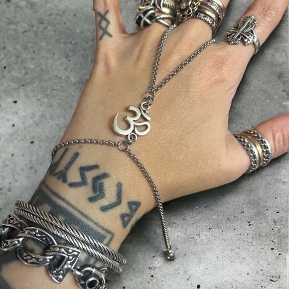 π΄Boho om sign charm Hand chain piece slave bracelet . Stainless steel chains - Picture 8 of 9